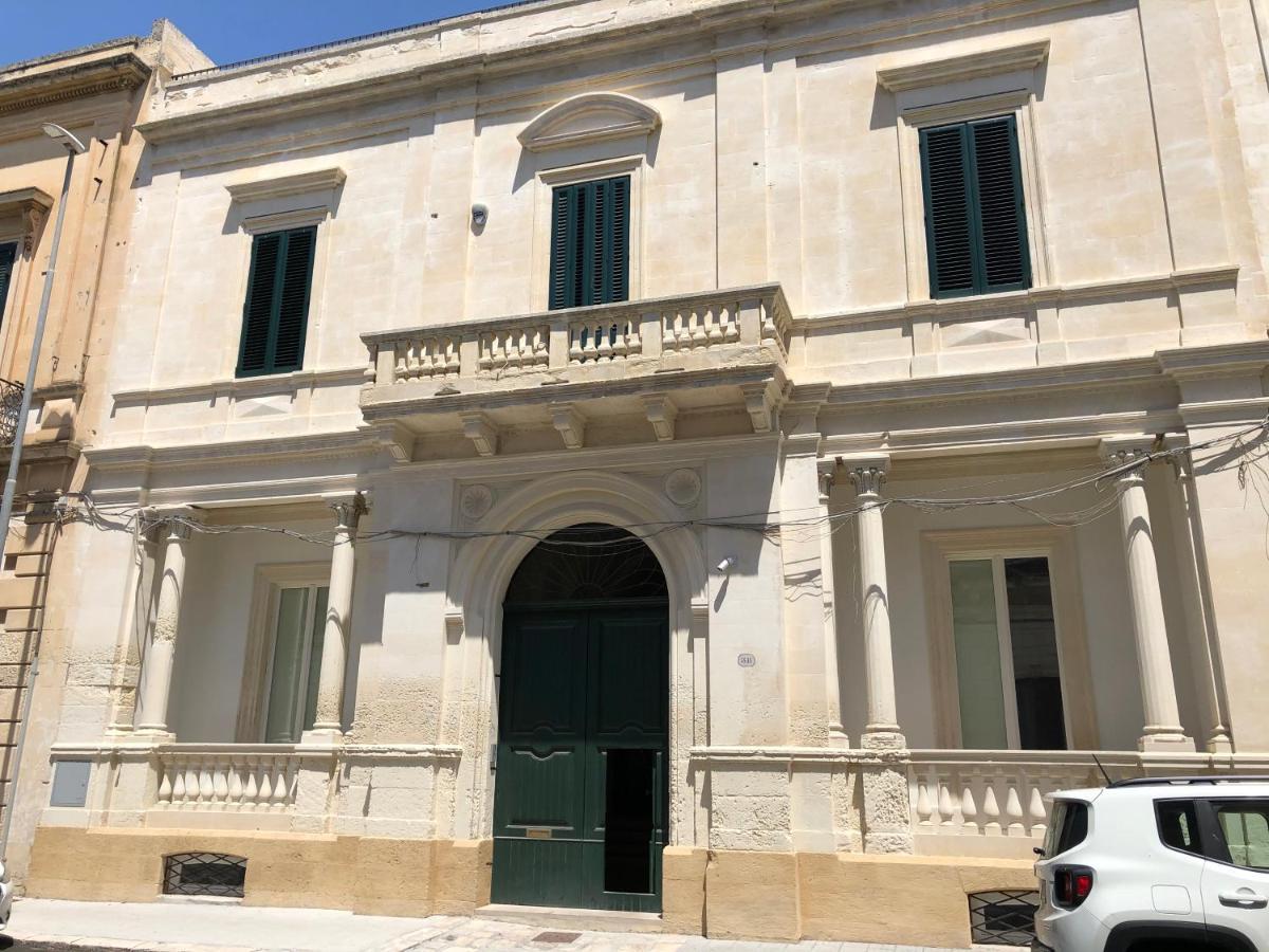 Carlo V - Con Piscina E Giardino Privati Apartment Lecce Exterior photo